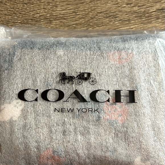 Coach Wristlet Sig Canvas With Halloween Print NWT - Picture 7 of 7